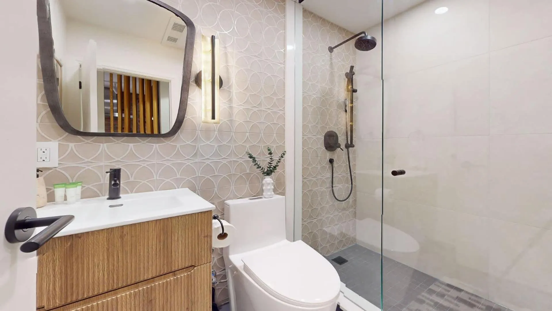 Casa Hotel Elegant 2Br Suite In Leslieville تورونتو