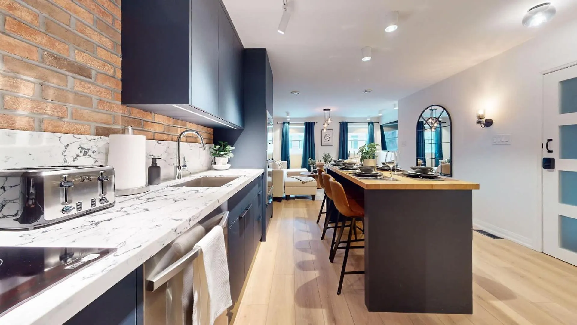 Casa Hotel Elegant 2Br Suite In Leslieville تورونتو كندا